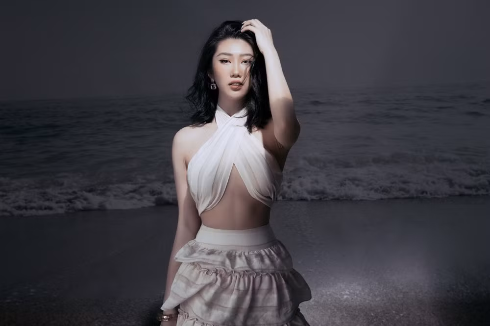 Thuy Ngan khoe eo thon, chan dai-Hinh-2