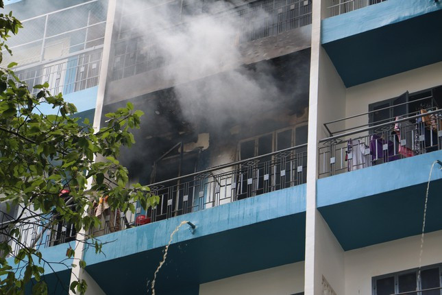 Cháy ở ký túc xá đại học Kinh tế TPHCM: Khoảng 10h30 sáng 10/10, một căn phòng ở tầng 5 ký túc xá đại học Kinh tế TPHCM (phường 9, quận 5, TPHCM) bất ngờ bốc cháy khiến nhiều sinh viên hốt hoảng tháo chạy ra ngoài. Lực lượng Cảnh sát PCCC&amp;CNCH TPHCM và Công an quận 5 điều 9 xe cứu hỏa cùng hàng chục cán bộ chiến sĩ đến hiện trường để cứu hỏa và dập tắt đám cháy sau 30 phút.