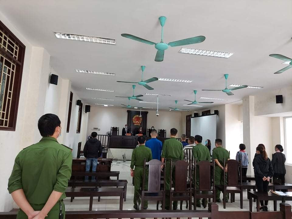 Cáo trạng của Viện KSND tỉnh Thái Bình nêu rõ, đầu năm 2018, anh Trần Văn Thuân (34 tuổi) và anh Trần Ngọc Hoàng (38 tuổi), cùng là lái xe ở tỉnh Thái Bình) xảy ra mâu thuẫn trong việc đón trả khách tuyến Hà Nội - Thái Bình và chiều ngược lại. Anh Thuân sau đó nhờ Tiến tới gặp anh Hoàng đề nghị thay đổi khung giờ đón trả khách trên tuyến. 