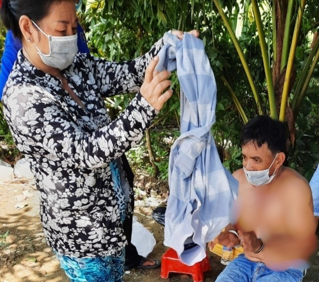 Mới đây, ngày 27/10/2021, tiếp nhận, xử lý phản ánh của người dân qua số điện thoại “Đường dây nóng” của Giám đốc Công an tỉnh An Giang, ngày 24/10/2021, Đội Cảnh sát điều tra tội phạm về hình sự, kinh tế, ma túy Công an huyện Tri Tôn đã bắt quả tang và triệt phá thành công tụ điểm đánh bạc của đối tượng Dương Văn Hiền cùng đồng bọn tại tổ 4, ấp Phú Lâm, xã Lương An Trà. 