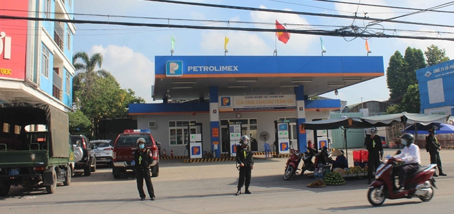 Sáng ngày 15/4, Cơ quan CSĐT Công an tỉnh Đồng Nai phối hợp Cục Cảnh sát hình sự, các đơn vị nghiệp vụ thuộc Bộ Công an và Công an tỉnh Long An khám xét trụ sở Công ty Xăng dầu Long An.