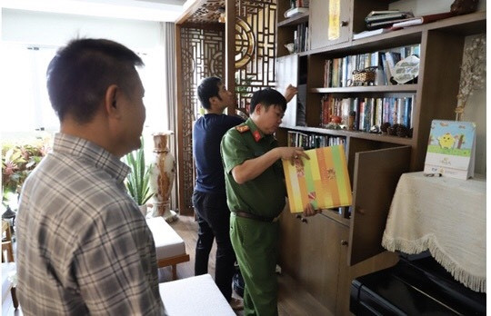 Ngày 7/4, Cơ quan Cảnh sát điều tra, Công an tỉnh Đồng Nai phối hợp Cục Cảnh sát Hình sự và một số đơn vị nghiệp vụ Bộ Công an, Công an TP Hồ Chí Minh, Công an tỉnh Lâm Đồng, Công an Bà Rịa - Vũng Tàu, Bình Phước khám xét thêm 9 địa điểm là trụ sở công ty, nhà ở và các cây xăng của công ty CP nhiên liệu Phúc Lâm. Đồng thời, thi hành lệnh bắt tạm giam và khám xét nơi ở đối tượng Trần Huy Lập - Tổng Giám đốc công ty cổ phần nhiên liệu Phúc Lâm để điều tra về hành vi "buôn lậu".