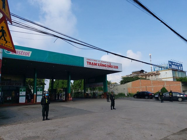 Sáng 19/5, Công an tỉnh Đồng Nai đã tiến hành khám xét và bắt giữ ông Bùi Ngọc Toàn, chủ của Công ty TNHH VT-TM Phúc Đại An. Chủ Công ty TNHH VT-TM Phúc Đại An, một trong những doanh nghiệp kinh doanh xăng dầu lâu năm ở Đồng Nai, bị bắt do có liên quan vụ pha chế và buôn lậu xăng giả trong chuyên án 920G mà Công an tỉnh Đồng Nai phối hợp với lực lượng của Bộ Công an và các tỉnh thành đang mở rộng điều tra.