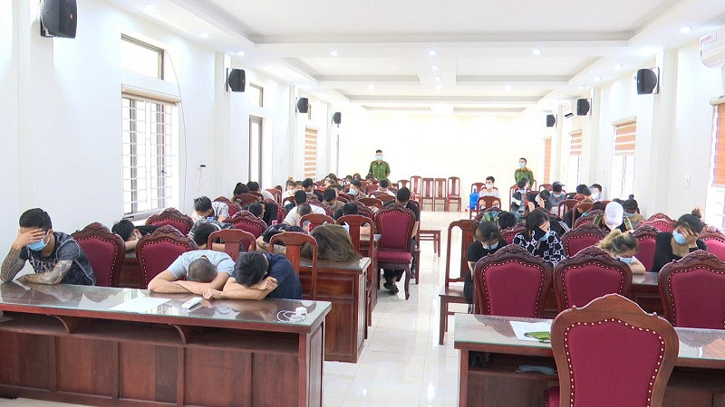 Hai Duong: 56 nam, nu duong tinh ma tuy trong karaoke Gia Dinh