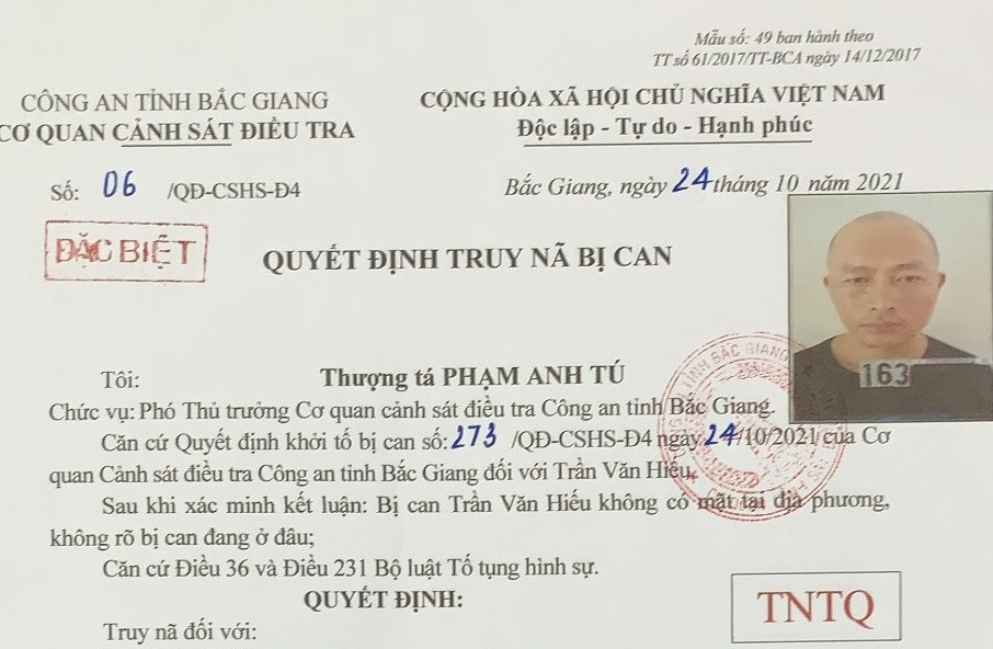 Trước đó, ngày 24/10, Cơ quan Cảnh sát điều tra Công an tỉnh Bắc Giang (Phòng Cảnh sát hình sự) đã ra Quyết định khởi tố bị can đối với Trần Văn Hiếu, hộ khẩu thường trú tại thôn Pò Đứa, xã Mai Pha, thành phố Lạng Sơn, tỉnh Lạng Sơn, tạm trú tại thôn Tuấn Mỹ, xã Tân Thanh, huyện Lạng Giang, tỉnh Bắc Giang về tội "Giết người". Cơ quan điều tra cũng ra quyết định truy nã đặc biệt toàn quốc đối với Hiếu khi gã gây án xong và bỏ trốn. 
