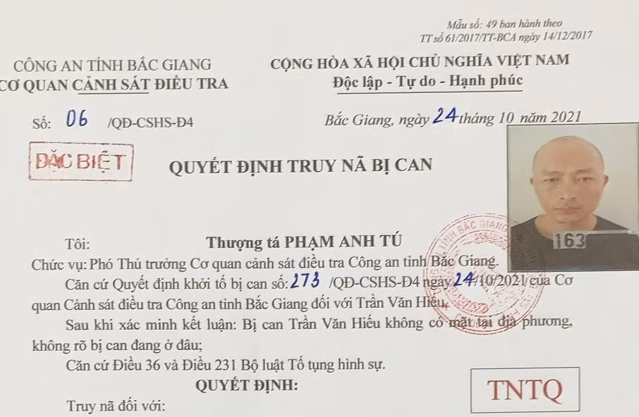 Trước đó, ngày 24/10, Cơ quan Cảnh sát điều tra Công an tỉnh Bắc Giang (Phòng Cảnh sát hình sự) đã ra Quyết định khởi tố bị can đối với Trần Văn Hiếu, hộ khẩu thường trú tại thôn Pò Đứa, xã Mai Pha, thành phố Lạng Sơn, tỉnh Lạng Sơn, tạm trú tại thôn Tuấn Mỹ, xã Tân Thanh, huyện Lạng Giang, tỉnh Bắc Giang về tội "Giết người". Cơ quan điều tra cũng ra quyết định truy nã đặc biệt toàn quốc đối với Hiếu khi gã gây án xong và bỏ trốn. 