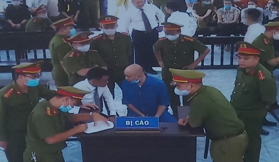 Trước đó, trong vụ án gây thương tích tại trụ sở Công an phường Trần Lãm (TP Thái Bình), ngày 18/8/2020, HĐXX TAND TP Thái Bình (tỉnh Thái Bình) đã tuyên phạt bị cáo Nguyễn Xuân Đường 2 năm 6 tháng tù giam về tội “Cố ý gây thương tích”. Bị hại là anh Mai Thế Duy (32 tuổi, trú tại phường Trần Lãm, thành phố Thái Bình).