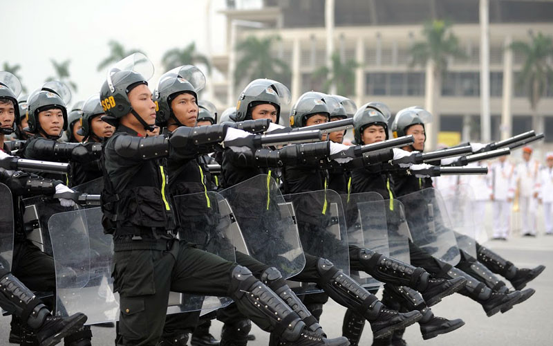 Đáng chú ý, dự thảo nêu quy định 7 quyền hạn của cảnh sát cơ động, trong đó bổ sung hai quyền mới phù hợp với yêu cầu thực tiễn thực hiện nhiệm vụ của Cảnh sát cơ động. (Ảnh: VOV)