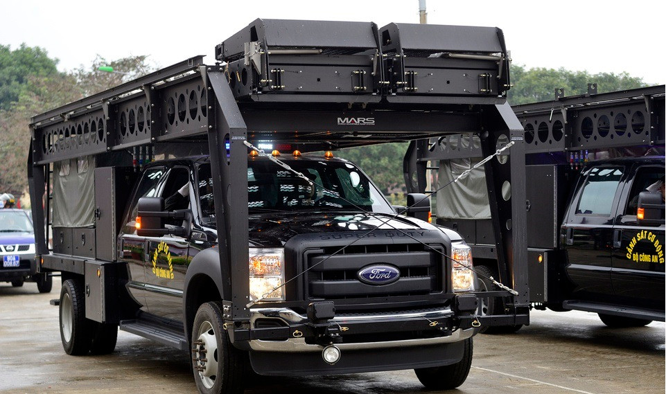 Đối với những quyền hạn còn lại, luật điều chỉnh, bổ sung một số vấn đề, trong đó có bổ sung quy định về tuyển chọn công dân vào cảnh sát cơ động và bố trí sử dụng cán bộ, chiến sĩ cảnh sát cơ động phù hợp với tính chất, yêu cầu nhiệm vụ, hoạt động của từng lực lượng thuộc cảnh sát cơ động.