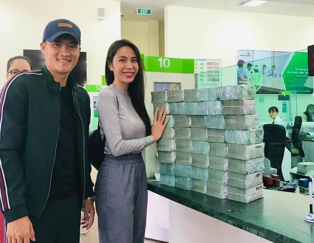 Theo đó, bà Phương tố cáo ca sĩ Thủy Tiên có hành vi khuất tất trong việc giải ngân số tiền kêu gọi quyên góp cứu trợ đồng bào bão lụt miền Trung vào tháng 10/2020.