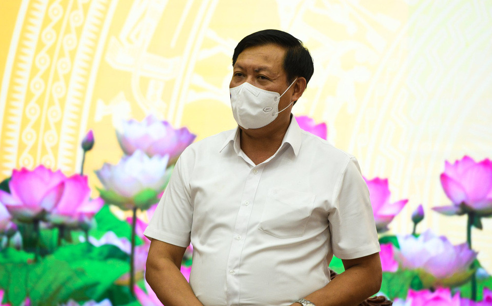 Thu truong Y te noi gi ve huong dan tre em duoi 18 tuoi tiem vac xin?