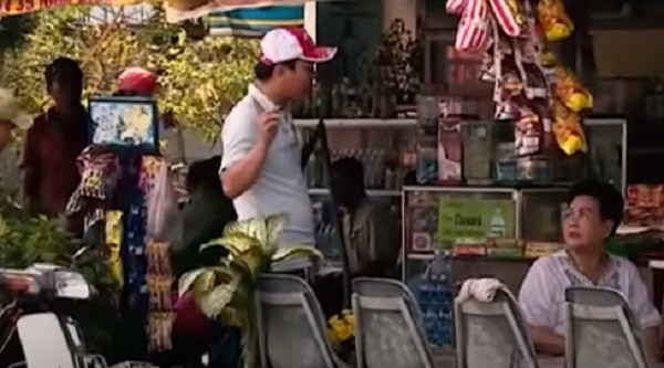 Có thông tin cho thấy, ngay sau khi gây án, Nhân đã chuồn ra phía Bắc để trốn sang Trung Quốc nhưng cũng có thông tin cho biết, Nhân đã có mặt tại xã Hòa Phú, Hòa Vang, Đà Nẵng. Đây là khu vực đồi núi hiểm trở với những con đường nhỏ len lỏi giữa cánh rừng, vừa có các ngả đường lớn đi về phía nam, phía bắc hoặc lên Tây Nguyên. Sau đó, lại có thông tin, Nhân có mặt tại huyện Núi Thành, Quảng Nam, nơi đây có số lượng công nhân rất lớn. Mỗi khi có thông tin, các trinh sát phải rà soát kỹ càng, thận trọng các địa bàn. Nhiều trinh sát đã phải di chuyển suốt đêm ở các khu vực đồi núi hiểm trở để tìm manh mối.