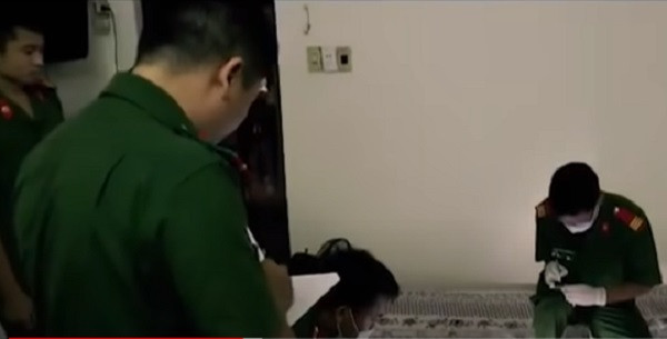 Ngay trong đêm xảy ra vụ án, Công an TP Đà Nẵng đã huy động các đơn vị nghiệp vụ. giám định hiện trường, tang vật và thu thập lời khai của nhân chứng, nạn nhân. Xác định tính chất đặc biệt nghiêm trọng của vụ án, tính chất gây án mạnh động, nguy hiểm của đối tượng, cũng như tác động của vụ án đến dư luận xã hội, Công an điều tra nhanh chóng xác lập chuyên án đấu tranh, nhanh chóng tìm ra hung thủ trong thời gian sớm nhất.