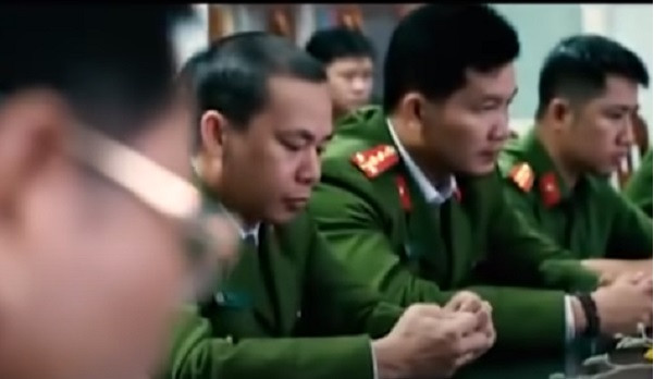 Nhân có một chị gái và em gái thuê nhà sống tại phường Hòa Thuận Tây (Cẩm Lệ, Đà Nẵng). Trước khi gây án, Nhân làm việc cho một công ty vệ sinh tại quận Sơn Trà, TP Đà Nẵng. Dù đã xác định được Nhân là hung thủ nhưng việc truy tìm lại hết sức khó khăn. Nhận định Mạc Văn Nhân có thể gây án trên đường bỏ trốn, uy hiếp tính mạng, tài sản của nhiều người dân, cơ quan điều tra đã tổ chức các mũi trinh sát, truy tìm tên tội phạm nguy hiểm.