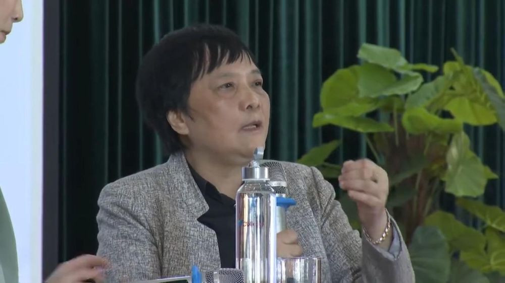 Nang loi voi hoa hau, tien si Doan Huong co nhieu phat ngon gay soc-Hinh-2