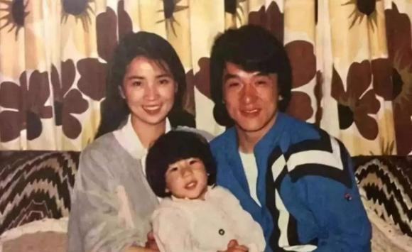 Ly do Lam Phung Kieu van chap nhan bi 'cam sung' de lam nguoi vo kin tieng cua Thanh Long?-Hinh-3