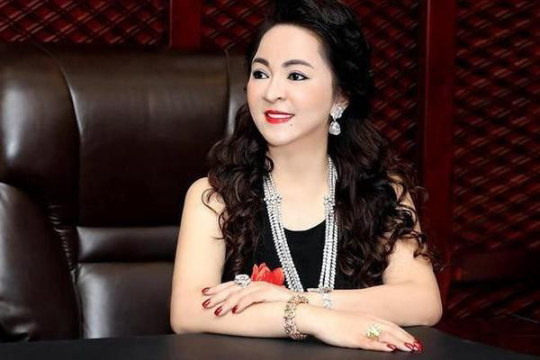 Ba Phuong Hang khong bi hanh hung tai don CA: Xu ly sao?