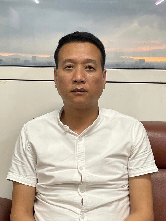 Nguyễn Hồng Dũng, sinh năm 1982, tại Hải Dương, Phó Tổng Giám đốc kiêm Kế toán trưởng, Thẩm định viên.