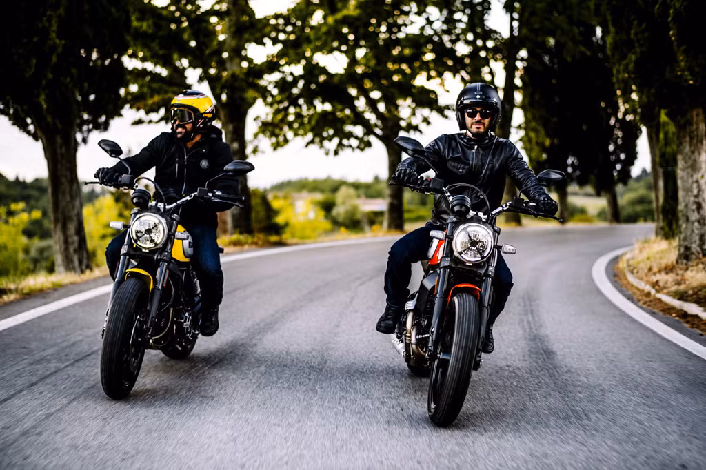 Ducati đã bổ sung thêm cho Scrambler 2019 màu cam Atomic Tangerine. Hiện tại, hãng môtô Italy vẫn chưa công bố giá chính thức cho mẫu xe này.