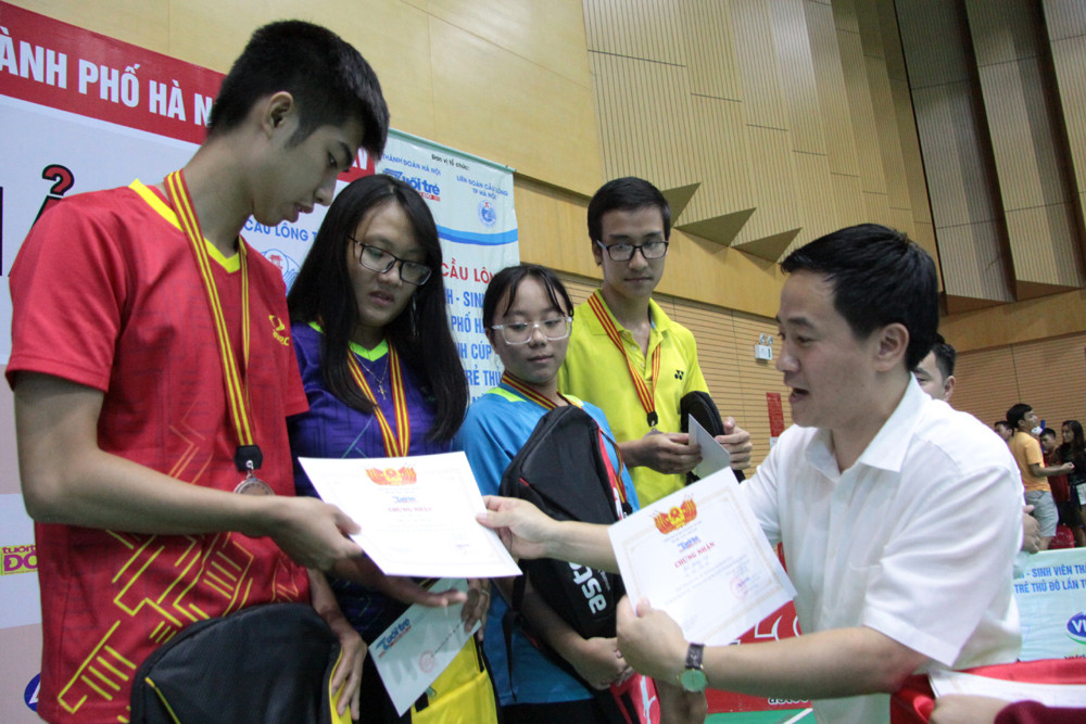 Giai Cau long Hoc sinh - Sinh vien TP Ha Noi tranh Cup Bao Tuoi tre Thu do-Hinh-2