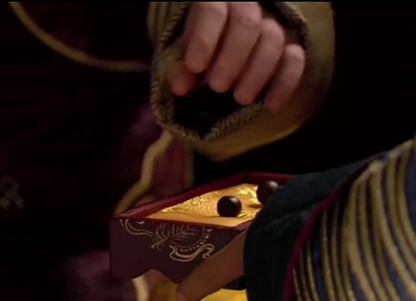 Liệu cái chết của Vương Đan Hổ có liên quan đến những viên thuốc này hay không vẫn còn là một bí ẩn, bởi thứ duy nhất cho chúng ta biết câu trả lời là thi hài của bà thì hiện đã phân hủy hoàn toàn, không thể kiểm chứng.