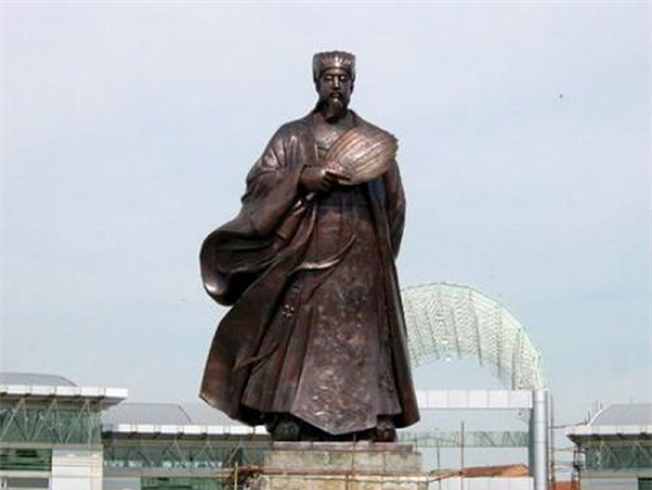 Ông đã giúp Lưu Bị gây dựng nên nhà Thục Hán, hình thành thế chân vạc Tam Quốc, liên minh Thục - Ngô chống Ngụy. Ông được cho là một trong những chiến lược gia vĩ đại và xuất sắc nhất trong thời đại của mình, thậm chí được so sánh với một vị chiến lược gia tài ba khác là Tôn Tử.