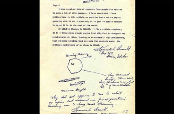 Chỉ một vài ngày sau sự cố "người đàn ông vận đồ đen", Kenneth Arnold thông báo đã nhìn thấy 9 UFO bay trên vùng trời gần núi Ranier, Washington. Báo chí đặt ra thuật ngữ "đĩa bay" để mô tả các vật thể này.