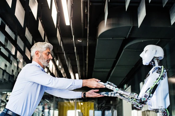 Nhiều chuyên gia tin AI có nhận thức đang bắt đầu hình thành. Jack Clark, người phụ trách Báo cáo Chỉ số AI của Đại học Stanford, cho rằng ngày nay AI đang tiến bộ hơn rất nhiều, kể cả ở các lĩnh vực mà con người vượt trội trước đây.