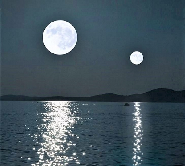 Một giáo sư ở trường Đại học California đã đưa ra giả thuyết rằng từng tồn tại một mặt trăng 'sinh đôi' vài triệu năm về trước và nó biến mất sau cuộc va chạm với Mặt trăng của chúng ta ngày nay.