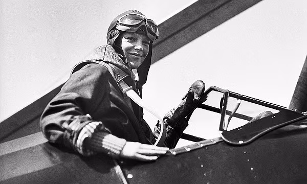 Tháng 12/2010, câu chuyện về Amelia lại một lần dậy sóng khi một đoàn sinh viên đại học tìm thấy hài cốt của một phụ nữ trẻ trên đảo Nikumaroro (Phoenix, Kiribati). Người ta đã tiến hành xét nghiệm AND, tuy nhiên, họ vẫn không đủ chắc chắn để kết luận xem đó có phải là Amelia Earhart nổi danh hay không. Do đó, tung tích của Amelia vẫn là điều bí ẩn.