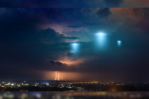 Đêm 31/3/1990 (giờ địa phương), radar của một trạm giám sát hàng không tại thị trấn Glons thuộc Liège (Bỉ) đã phát hiện các vật thể hình tam giác trên bầu trời ngay sau khi trung tâm này nhận được nhiều cuộc gọi báo cáo trông thấy những ánh sáng kỳ lạ lấp lánh như sao và liên tục chuyển màu trên trời.