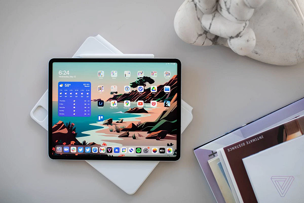 iPad Pro mới có khả năng được trang bị bộ vi xử lý Apple M2 do thế hệ hiện tại đã được tích hợp Apple M1. Mặc dù vẫn chưa có nhiều thông tin về vi xử lý mới, nhưng Apple M2 được cho sẽ sử dụng quy trình sản xuất 3 nm của TSMC.