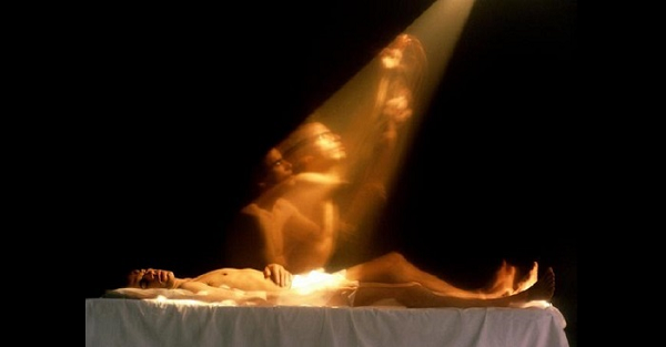 Trường hợp 5 mất 10,6 gam. Trường hợp 6 bị loại vì bệnh nhân đã chết trong khi ông MacDougall vẫn đang điều chỉnh thang đo của mình. Không phải bệnh nhân nào cũng mất khi một khối lượng cơ thể như nhau, nhưng sự giảm khối lượng có xuất hiện.