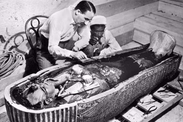 Hiện, các chuyên gia tin tốt nhất là những chiếc kèn của Vua Tut không nên cất tiếng một lần nữa. "Ai cũng tò mò muốn nghe tiếng của những nhạc cụ này, nhưng việc đó quá nguy hiểm", nhà Ai Cập học Margaret Maitland nhấn mạnh.