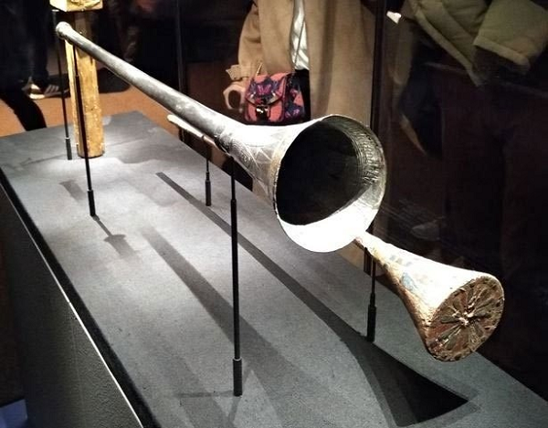 Hala Hassan, người phụ trách bộ sưu tập Tutankhamun tại Bảo tàng Ai Cập cho biết, chiếc kèn đồng sở hữu "sức mạnh ma thuật" và "bất cứ khi nào ai đó thổi nó, chiến tranh sẽ xảy ra".