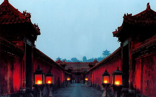 Nằm giữa trung tâm thủ đô Bắc Kinh, trong suốt 600 năm, Tử Cấm Thành là hoàng cung từ triều Minh cho tới cuối nhà Thanh. Ngoài hoàng tộc, đây còn là nơi sinh sống của hàng chục nghìn phi tần, người hầu qua các đời vua.