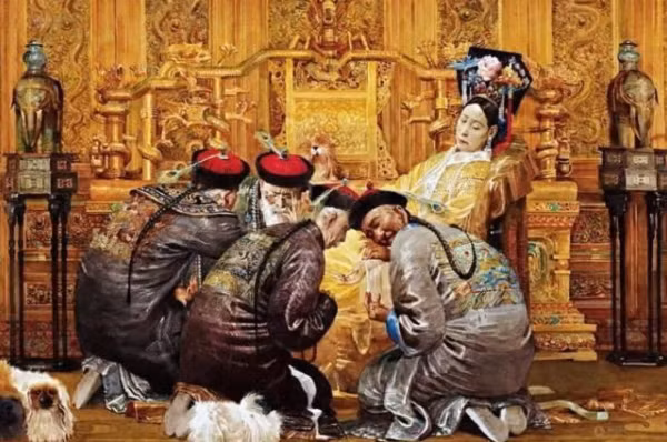 Trong miệng Từ Hy ngậm một viên minh châu, tương truyền có thể phát sáng trong đêm từ ngoài 100 bước; trên cổ đeo 3 xâu chuỗi, trong đó 2 chuỗi bằng trân châu, 1 chuỗi bằng hồng bảo thạch; mình mặc lễ phục dệt bằng sợi tơ vàng; tay cầm một nhánh hoa sen bằng ngọc.