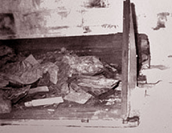 Không dừng lại ở những vật dụng xa hoa và đắt tiền, người phụ nữ quyền lực của triều Thanh còn có thói quen khi đi ngủ đó là dùng hương liệu để giúp giấc ngủ trở nên êm ái và dễ chịu, giải tỏa được căng thẳng. Cũng chính vì lý do này mà trên giường của bà thường được bao phủ bởi nhiều mùi thơm từ tàng hồng hoa, bạc hà, đinh hương, tử lan hương, long tiên hương...