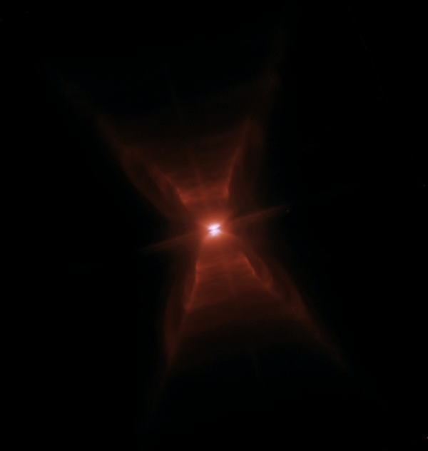 Màu sắc kỳ lạ phát ra từ tinh vân Chữ nhật đỏ. Hai ngôi sao ở giữa tinh vân phát ra ánh sáng màu trắng, nhưng các nhà thiên văn vẫn chưa thể giải thích nguồn phát ra ánh sáng màu đỏ.