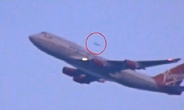 Surender Singh từng giữ chức Tổng chỉ huy Lực lượng an ninh công nghiệp miền trung (CISF) cho biết chỉ trong tháng 4/2016 đã có 60 lần xuất hiện UFO tại sân bay quốc tế Indira Gandhi (IGI) tại New Delhi.