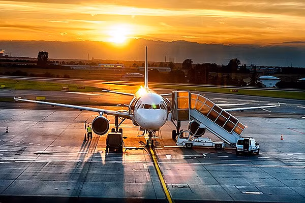 Rất nhiều bằng chứng cổ xưa của các nền văn minh lâu đời xuất hiện những vật thể bay không xác định (UFO) như trong các bức họa hay câu chuyện. Nhưng sự đề cập tới vật thể bay ở Ấn Độ có thể xem là trường hợp cổ xưa nhất.