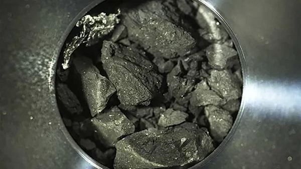 Nhóm khoa học gia "Kochi Team" từ Đại học Mở - Nhật Bản (OU) đã tiến hành nghiên cứu 8 mẫu vật được tàu vũ trụ Hayabusa2 của Cơ quan Vũ trụ Nhật Bản (JAXA) đem về từ tiểu hành tinh Ryugu.