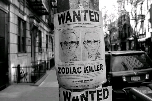 Hơn 5 thập kỷ đã trôi qua kể từ ngày nước Mỹ bị chấn động bởi câu chuyện của tên sát thủ Zodiac (cung hoàng đạo), người ta vẫn chưa biết kẻ sát nhân máu lạnh giết chết 37 mạng người trong vòng gần 10 năm kia là ai. Dù Zodiac đã viết thư gửi tới các tờ báo và xác nhận mình là hung thủ của 37 vụ giết người, cảnh sát mới xác nhận được 7 vụ với 5 nạn nhân tử vong.