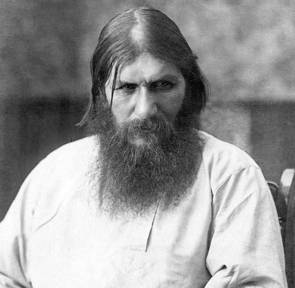Dù bị đâm vào bụng, lòi ruột ra ngoài nhưng Rasputin không chết. Từ đó, mọi người càng tin hắn mang trong mình sức mạnh siêu nhiên. Rasputin gửi thư cho Sa hoàng Nicholas tiên đoán về việc bản thân bị ám sát cũng như nói rằng, nếu những người quý tộc ám sát ông thì hoàng gia Nga chắc chắn sẽ diệt vong.