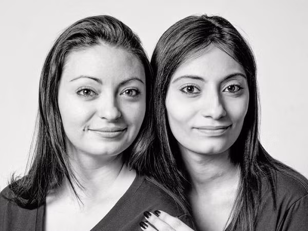 Dù hoàn toàn xa lạ, sự tương đồng đó đã gắn kết 2 con người này lại với nhau một cách diệu kỳ. Đặc biệt hơn nữa, nhiều cặp trong số họ có tính cách và lối hành xử tương đồng, càng làm các nhà khoa học nghiên cứu về sinh trắc phấn khích.