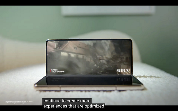 Samsung Galaxy Z Fold 4 là điện thoại thông minh đầu tiên (OneUI 4.1.1) được khởi chạy với Android 12L. IT House được biết rằng Google đã tung ra hệ thống Android 12L cho máy tính bảng và thiết bị màn hình lớn vào cuối năm ngoái, hệ thống này có những tối ưu hóa nhất định trong logic hoạt động.