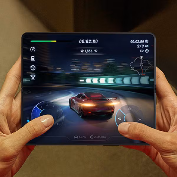 Samsung Galaxy Z Fold 4 sử dụng màn hình ngoài 6,2 inch HD + tỷ lệ 13,1: 9 Dynamic AMOLED 2X, hỗ trợ tốc độ làm tươi thích ứng 120Hz, 402ppi. Đây là smartphone cao cấp nhất hiện nay của hãng điện tử Hàn Quốc.