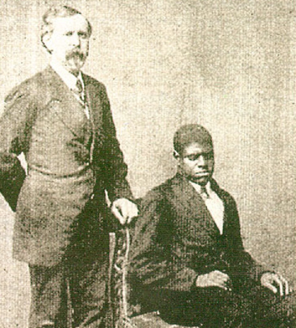 Năm chú lên 4, chú Tom đã lén dạo nhạc trên đàn dương cầm những bản nhạc mà chú nghe được một cách say sưa. Tất cả mọi người trong gia đình tướng James đều rất ngạc nhiên, vì họ chưa bao giờ cho phép Tom chạm cây đàn. Vậy chú Tom đã học đàn từ đâu?