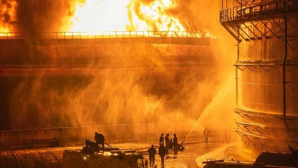 Những cảnh báo về sét đã được đưa ra khi thủ đô Washington DC của Mỹ trải qua những ngày rất nóng ẩm từ hôm 4/8, nhiệt độ trung bình là 34 độ C, cao hơn tới 3 độ C so với nhiệt độ tối đa của các ngày 4/8 trong 30 năm về trước.