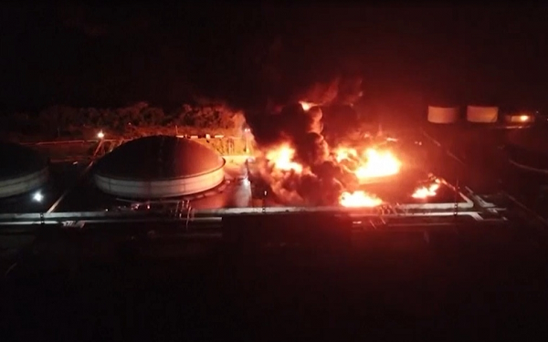 Sét được coi là một thảm hoạ thiên nhiên vô cùng nguy hiểm, chúng không chỉ cướp đi mạng sống của con người mà còn gây ra những thiệt hại khổng lồ về kinh tế của nhiều quốc gia. Ngoài sự cố cháy kho dầu ở Cuba nêu trên, trước đó, ít nhất 4 người đã rơi vào tình trạng nguy kịch sau khi bị sét đánh ở công viên Lafayette bên ngoài Nhà Trắng, cơ quan chức năng Washington DC (Mỹ) xác nhận tối 4/8 (giờ địa phương).